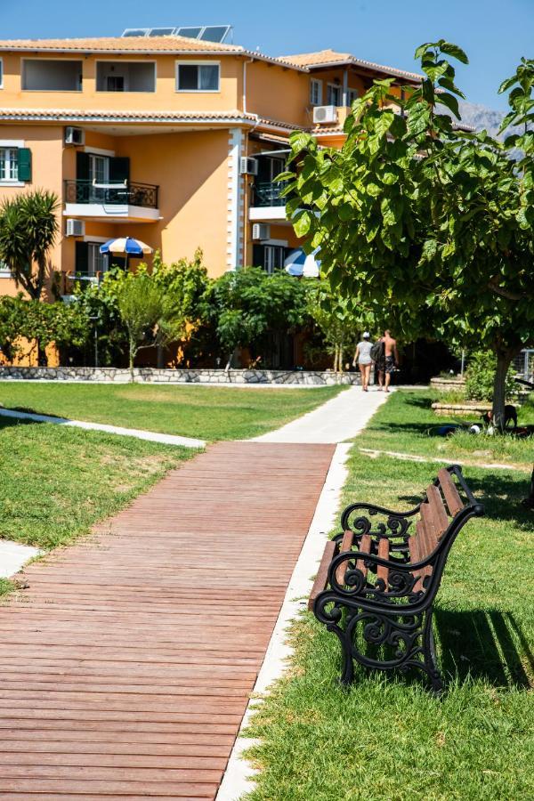 Hotel Odeon Vasiliki  Luaran gambar