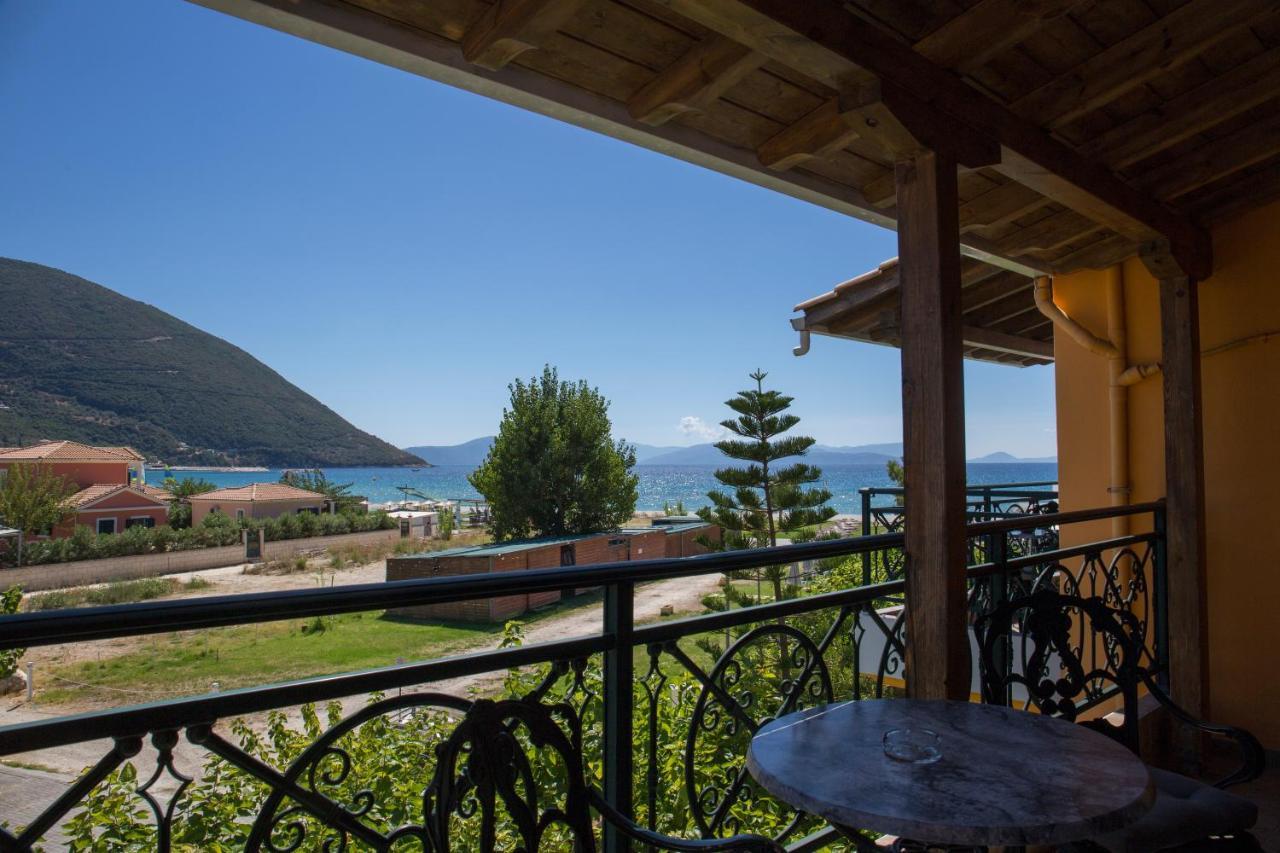 Hotel Odeon Vasiliki  Luaran gambar