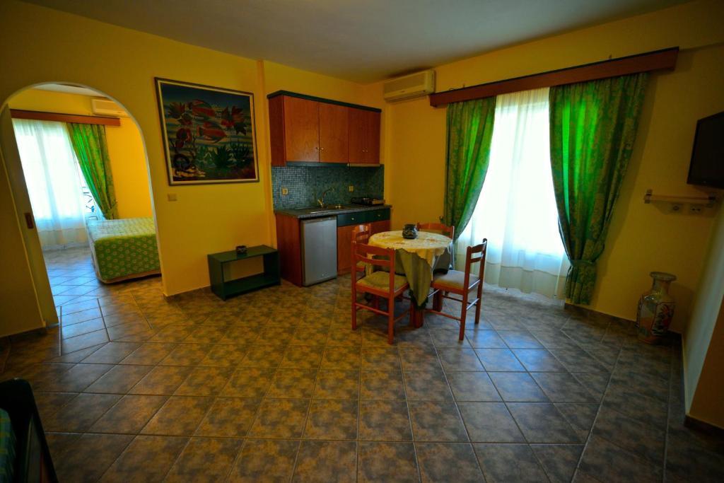 Hotel Odeon Vasiliki  Bilik gambar